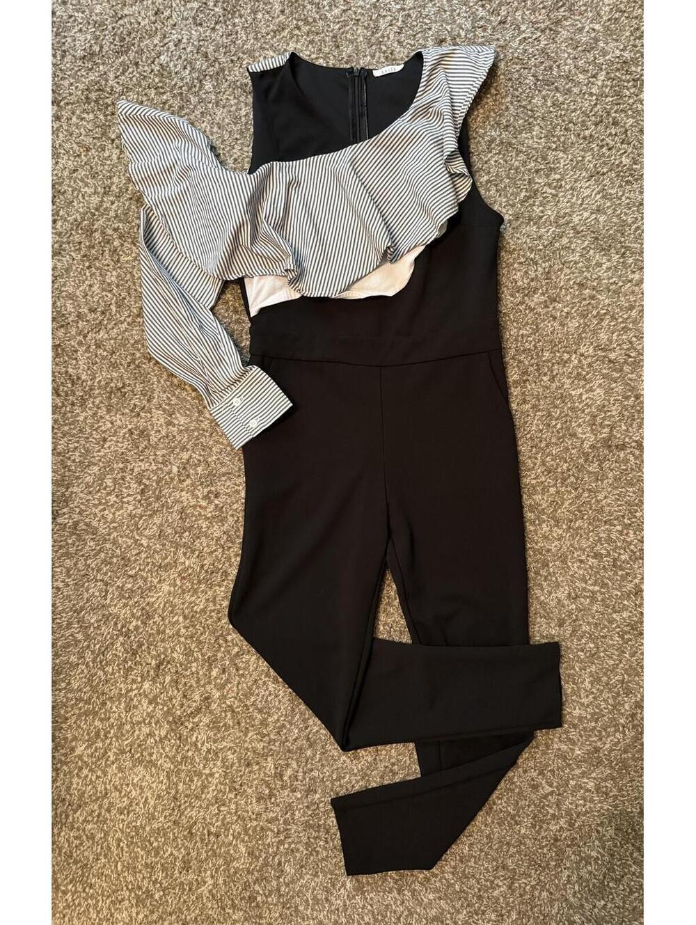 Voila Cold Shoulder Jumpsuit Women’s Small